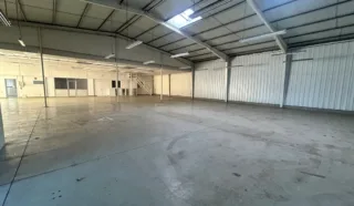  LOCAL D'ACTIVITES BETTON 1 800 m²