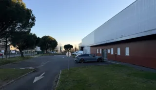  A LOUEER LOCAL D'ACTIVITES LA MEZIERE 2400 m²