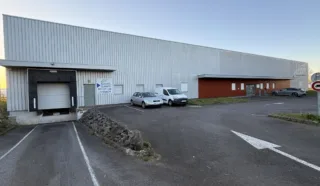  A LOUEER LOCAL D'ACTIVITES LA MEZIERE 2400 m²