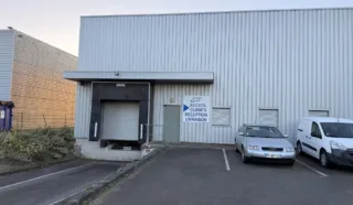  A LOUEER LOCAL D'ACTIVITES LA MEZIERE 2400 m²