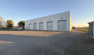  A LOUEER LOCAL D'ACTIVITES LA MEZIERE 2400 m²