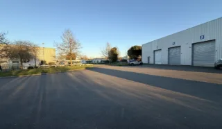  A LOUEER LOCAL D'ACTIVITES LA MEZIERE 2400 m²