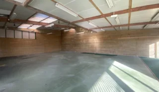  LOCAL D'ACTIVITES BRUZ 350 m²