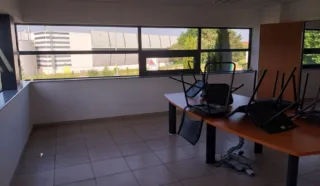  LOCAUX D'ACTIVITÉS 800 M² SAINTE LUCE SUR LOIRE