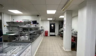  Local Commercial 735 m² LANDERNEAU