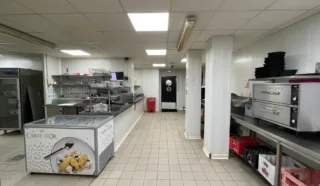  Local Commercial 735 m² LANDERNEAU