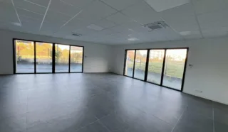  CELLULE D'ACTIVITES NOYAL-CHATILLON-SUR-SEICHE 254 m²