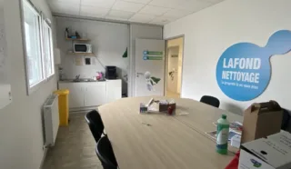  LOCAL D'ACTIVITES LANVALLAY 206 m²