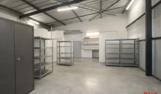  LOCAL D'ACTIVITES LANVALLAY 206 m²