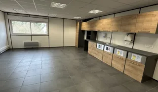  BUREAUX AVEC STOCKAGE 1430 m² CAUDAN