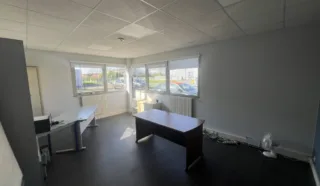  BUREAUX 300 M² SAINTE LUCE SUR LOIRE