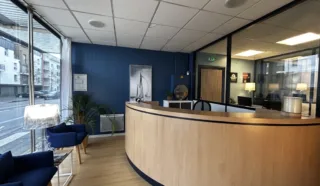  BUREAUX LOCAUX COMMERCIAUX 105 M² REZE