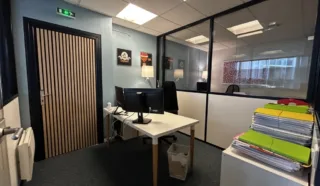  BUREAUX LOCAUX COMMERCIAUX 105 M² REZE