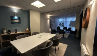  BUREAUX LOCAUX COMMERCIAUX 105 M² REZE