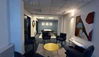  BUREAUX LOCAUX COMMERCIAUX 105 M² REZE