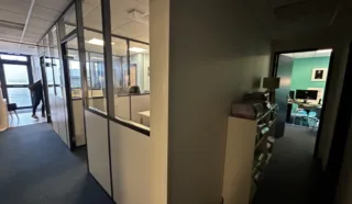  BUREAUX LOCAUX COMMERCIAUX 105 M² REZE