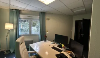  BUREAUX LOCAUX COMMERCIAUX 105 M² REZE