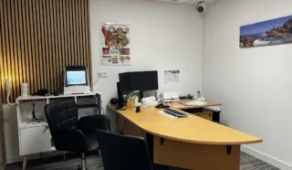  BUREAUX 151 M² PLOUFRAGAN