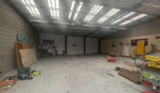  LOCAUX D'ACTIVITÉS 365 M² HERIC