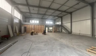  LOCAUX D'ACTIVITÉS 393 M² SAINTE LUCE SUR LOIRE