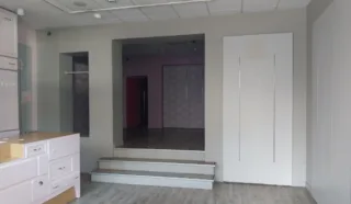  LOCAUX COMMERCIAUX DINAN Centre-ville historique 66 m²