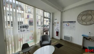  LOCAUX COMMERCIAUX 100 M² LA BAULE ESCOUBLAC