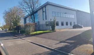 LOCAUX D'ACTIVITÉS 978 M² LA CHAPELLE SUR ERDRE