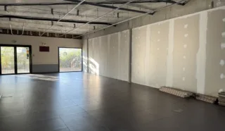  LOCAL PROFESSIONNEL VANNES / PLESCOP 151 m²