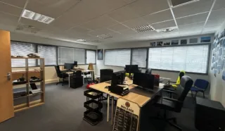  BUREAUX 140 M² CARQUEFOU