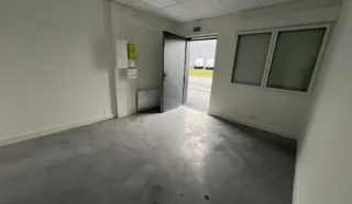  CELLULE D'ACTIVITES THORIGNE-FOUILLARD 175 m²