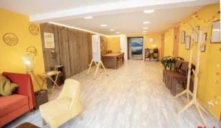  LOCAUX COMMERCIAUX 88 M² REZÉ