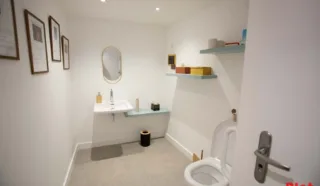  LOCAUX COMMERCIAUX 88 M² REZÉ