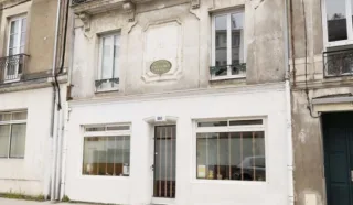  LOCAUX COMMERCIAUX 88 M² REZÉ