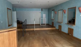  LOCAUX COMMERCIAUX ET HABITATION DINAN 177 m²
