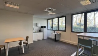  BUREAUX 636 m²