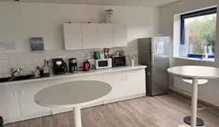  BATIMENT INDUSTRIEL GUICHEN 2500 m²