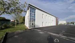  BUREAUX 700 M² BOUGUENAIS