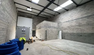  3 CELLULES D'ACTIVITES DE 150 M² PONT-PEAN