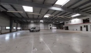 LOCAL D'ACTIVITÉS PLESCOP 1 800 m²