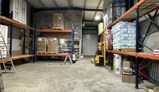  CELLULE COMMERCIALE et d'ACTIVITÉS 220 M²