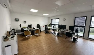  CELLULE COMMERCIALE et d'ACTIVITÉS 220 M²