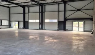  LOCAL D'ACTIVITES 1373 M² CAVAN