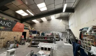  LOCAL D'ACTIVITES 320 m²