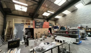  LOCAL D'ACTIVITES 320 m²