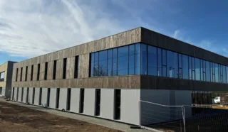  LOCAUX D'ACTIVITÉS 1 193 M² LES SORINIERES