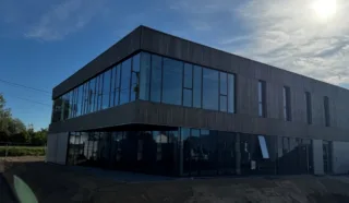  LOCAUX D'ACTIVITÉS 1 193 M² LES SORINIERES