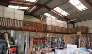  LOCAL D'ACTIVITÉS SURZUR 300 m²