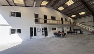  BATIMENT INDUSTRIEL 885 m² CAUDAN