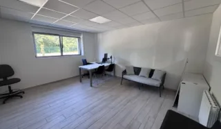  BATIMENT INDUSTRIEL 885 m² CAUDAN