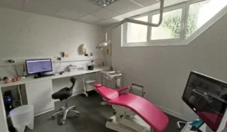  BUREAUX 150 m² GUILERS